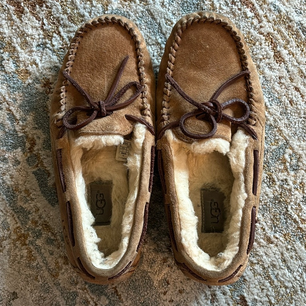 Ugh Women’s Dakota slippers size 7